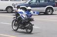 Attention, le nombre de policiers sur la moto est croissant. 